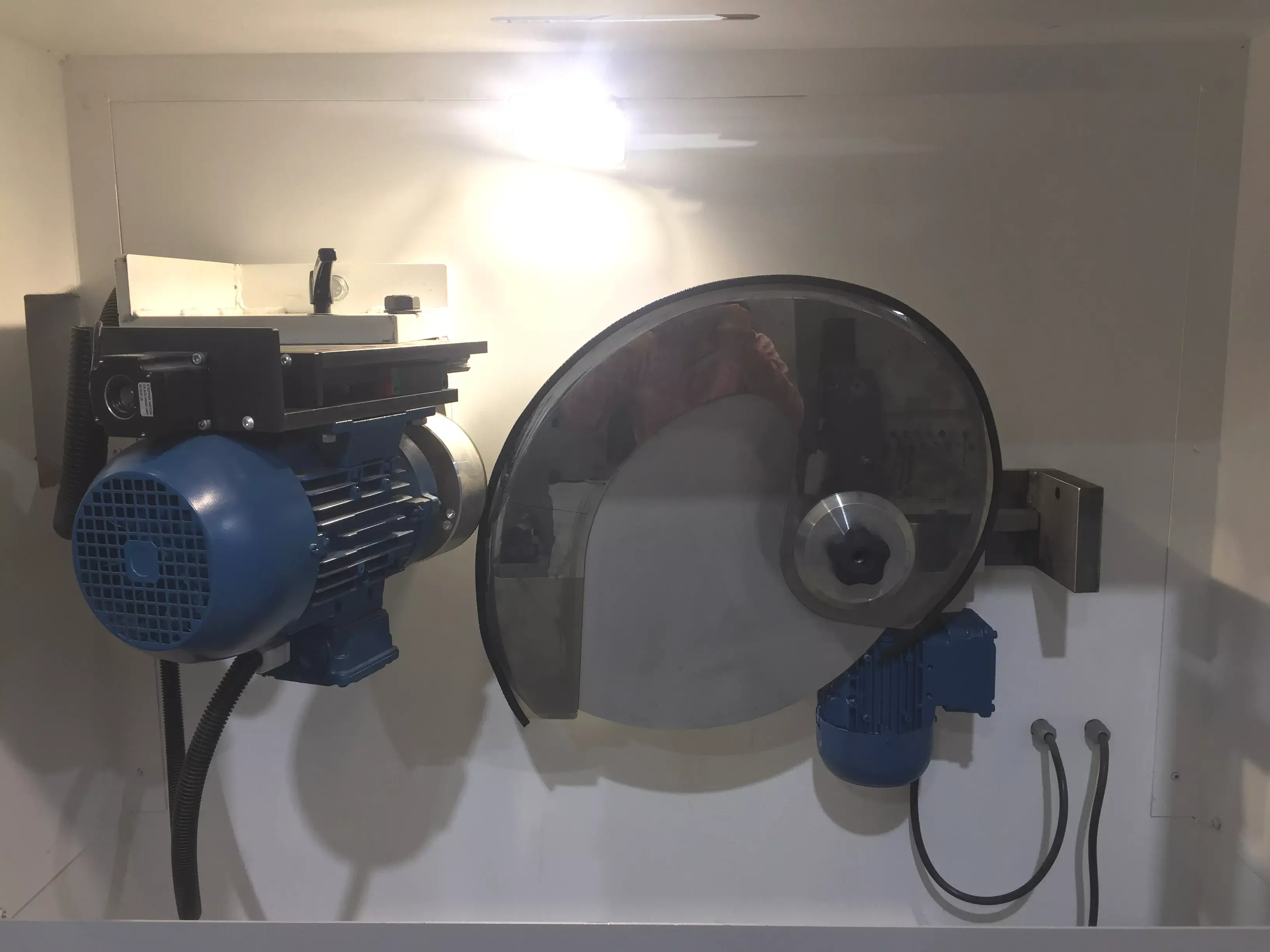 The ELITE model JVC 700 allows sharpening 